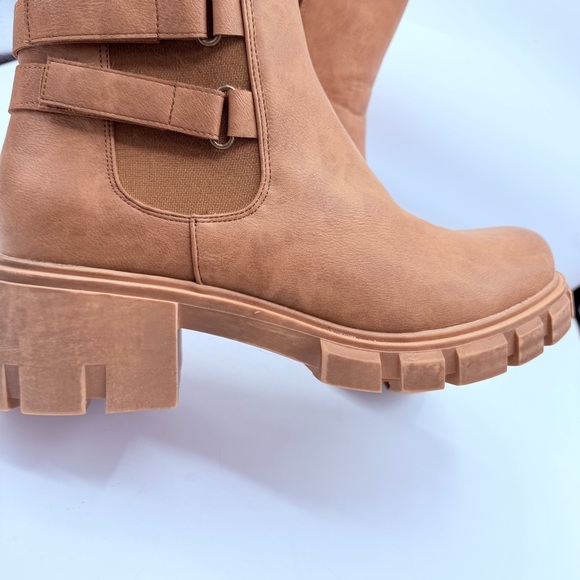 Pierre Dumas Camden Lug Ankle Boots - Picture 5 of 6